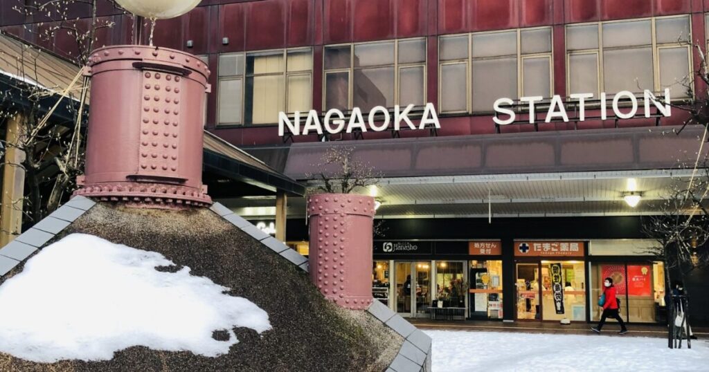 長岡駅の冬の外観