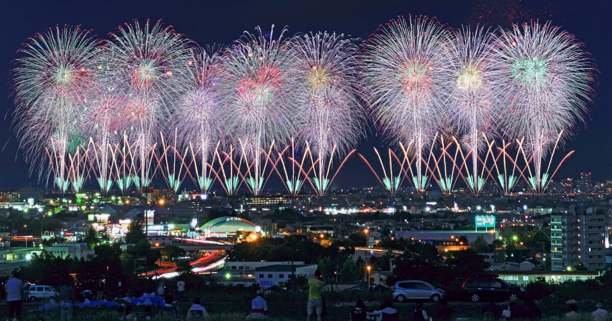 長岡まつり大花火大会の華やかな夜景